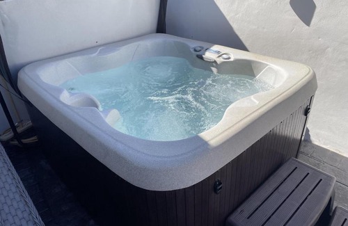 Penrith House | Quirky cottage in the centre of Penrith with a Hot Tub