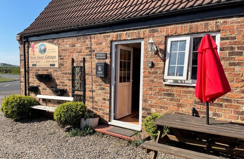Yarm Cottage | QUIRKY COTTAGE SLEEPING 8 YARM B&B S/C ADJOINING FOX COVERT PUB YARM