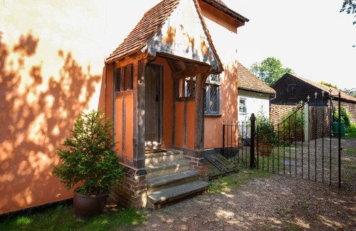 Hadleigh Cottage | Quirky little Bolt-Hole, bags of character by a Historic Town with lovely walks