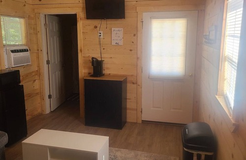 Atoka Cabin | Quite & Cozy Private Tiny Home