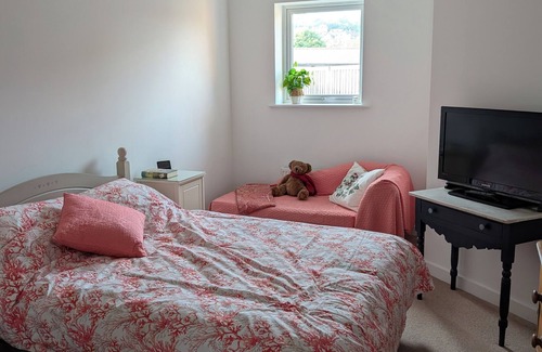 Hythe Apartment | Quite location near to the canal