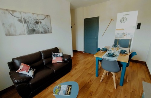 Murol Apartment | Résidence de Michèle Meublé de 45m² Pour 2 Adultes + 2 Enfant Jardin et Parking