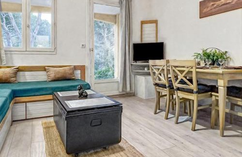 Valescure House | Résidence Ensoleillée avec Piscine