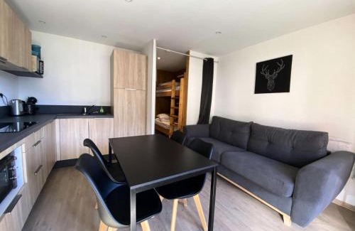 Les Deux Alpes Apartment | Résidence Myosotis - Les Deux Alpes – Studio cabine au pied des pistes avec balcon et vue dégagée MAE-5421