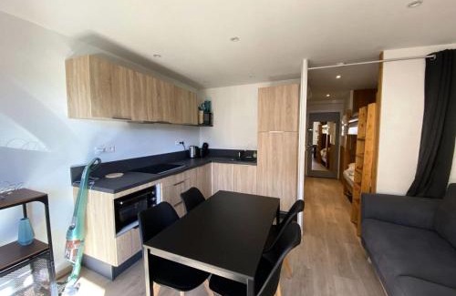 Les Deux Alpes Apartment | Résidence Myosotis - Les Deux Alpes – Studio cabine au pied des pistes avec balcon et vue dégagée MAE-5421