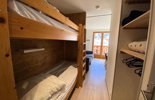 Les Deux Alpes Apartment | Résidence Myosotis - Les Deux Alpes – Studio cabine au pied des pistes avec balcon et vue dégagée MAE-5421