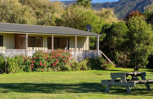 Marahau House | Rātā Cottage - Mārahau Holiday Unit