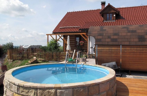 Uhlejov House | Růžovka by Interhome