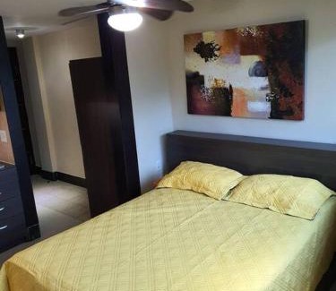El Cangrejo Apartment | R.1114 Estudio ejecutivo privado, con cocina y baño.
