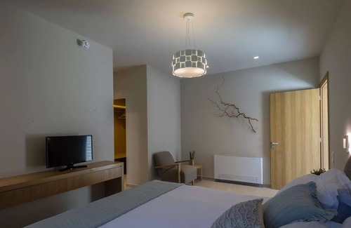 Agios Matthaios Villa | R 3250 Villa Hampton With Bath Amenities ,Coffee Facilities & Garden View.
