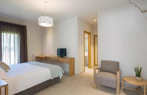 Agios Matthaios Villa | R 3250 Villa Hampton With Bath Amenities ,Coffee Facilities & Garden View.