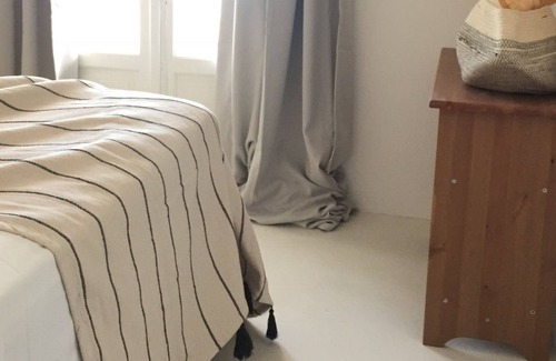 Antiparos Apartment | R 447 Deluxe 2 bedroom Apartment Maid Service Sea Views