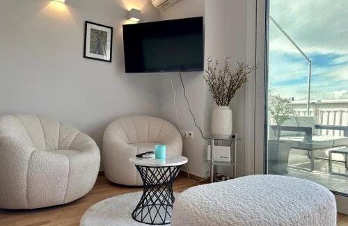 Petralona Apartment | R1 Blue Paradise Private Terrace Jacuzzi