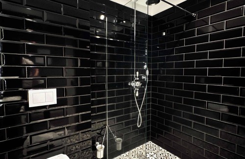 Haaleiti Apartment | R13 Top Floor Studio