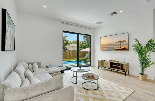 Coral Way House | Radiance - Modern Design, Poolside Escape