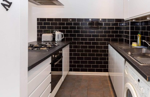 Bromley South Apartment | Radiant 2 Bedroom Apartment in East London