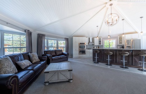 Inver Grove Heights House | Radiant Riverfront Retreat