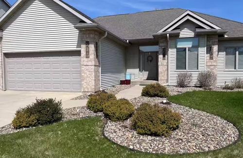 Rochester House | Radiant Rochester Retreat - 4bdr