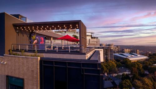 Greater Johannesburg Metropolitan Area Hotel | Radisson RED Hotel Johannesburg Rosebank