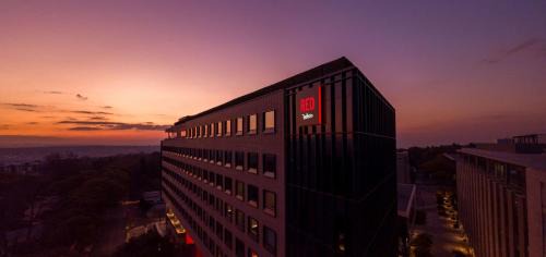 Greater Johannesburg Metropolitan Area Hotel | Radisson RED Hotel Johannesburg Rosebank