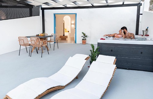 Fira Apartment | Rafael' s Mediteranian Cave Suites