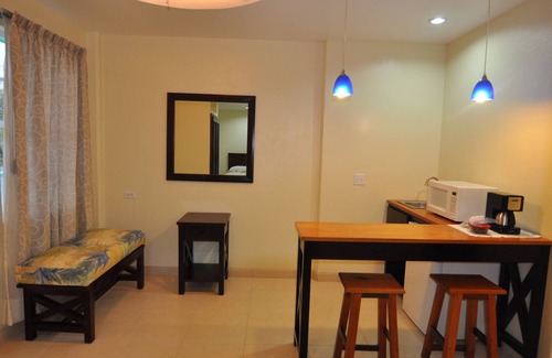 Caye Caulker Hotel | Rainbow Hotel