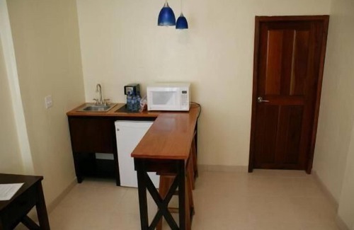 Caye Caulker Hotel | Rainbow Hotel