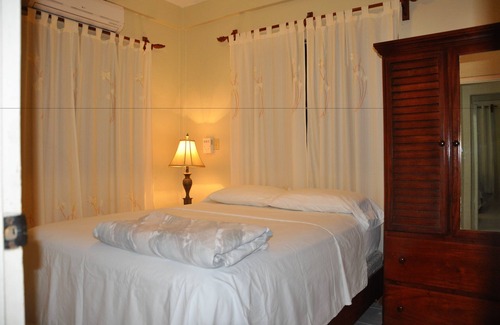 Caye Caulker Hotel | Rainbow Hotel