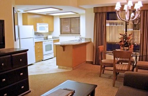 Las Vegas Apartment | Raintree At Polo Towers, Las Vegas