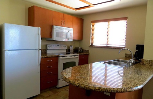 Las Vegas Apartment | Raintree At Polo Towers, Las Vegas