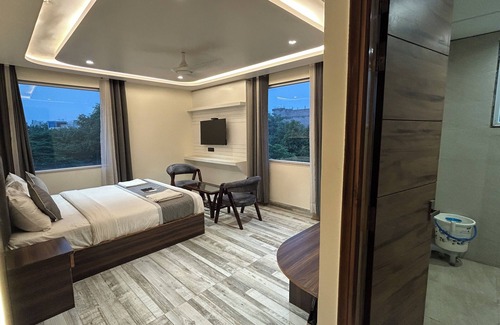 Greater Noida Hotel | Raksha Suites & Banquet Greater Noida