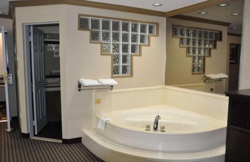 Clearbrook Hotel | Ramada by Wyndham Abbotsford