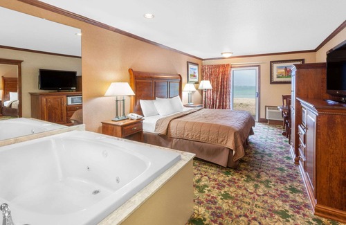 Mackinaw City Hotel | Ramada by Wyndham Mackinaw City Waterfront