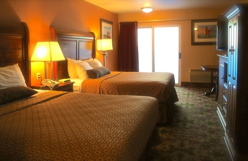 Mackinaw City Hotel | Ramada by Wyndham Mackinaw City Waterfront