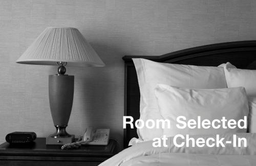 Downtown Calgary Hotel | Ramada Plaza by Wyndham Calgary Downtown