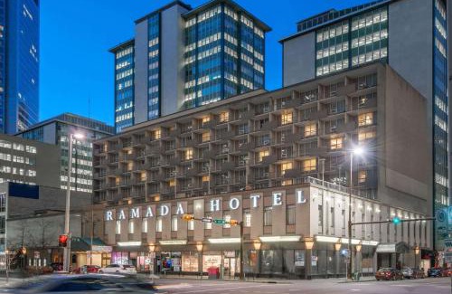 Downtown Calgary Hotel | Ramada Plaza by Wyndham Calgary Downtown
