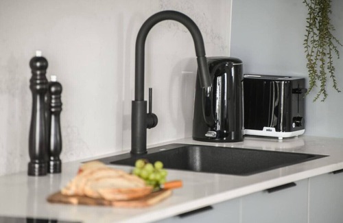 Ramat Hasharon Apartment | Ramat Hasharon Chic Peaceful Stay