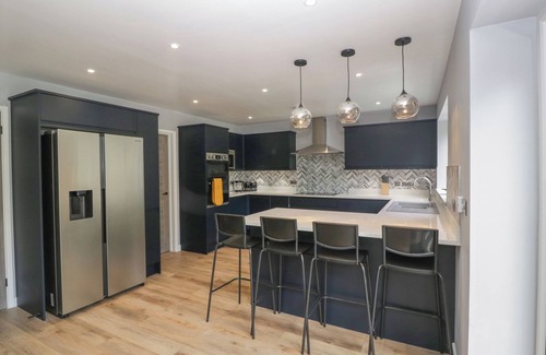 Longhope Cottage | RANBIR HOUSE, pet friendly, with hot tub in Longhope