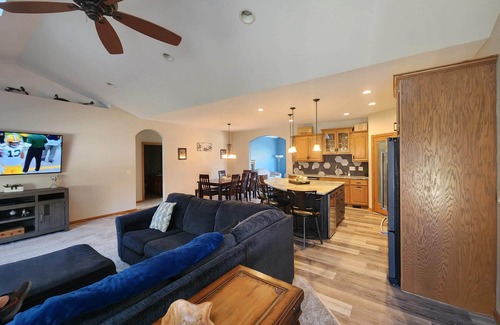 Black Wolf House | Ranch Home with 5 bedrooms and large yard! Less than 10 minutes to Hwy 41.