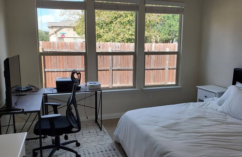 Austin House | Rare 4 Bedroom home minutes from restaurants and downtown entertainment