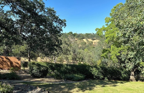 Folsom House | Rare Find! Yellow House Sanctuary on Hinkle Creek