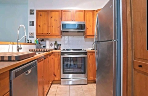 East Kootenay House | Rare Upper Village Townhouse w/a garage for gear and tuning!