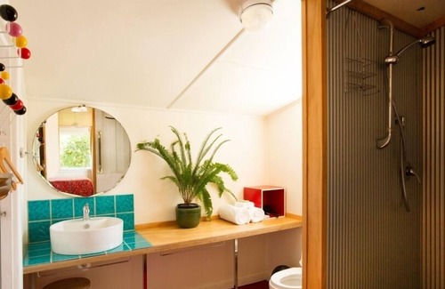 Mapua Cottage | Rata Cottage, beautifully renovated 1950’s apple pickers’ cottage.