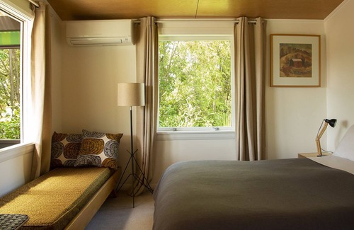 Mapua Cottage | Rata Cottage, beautifully renovated 1950’s apple pickers’ cottage.
