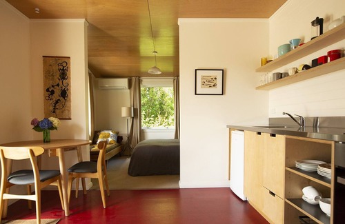 Mapua Cottage | Rata Cottage, beautifully renovated 1950’s apple pickers’ cottage.