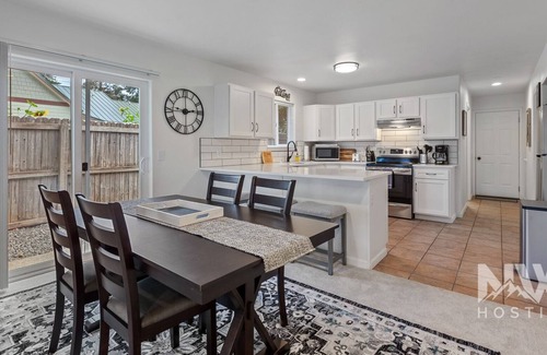 Rathdrum House | Rathdrum | Close to Silverwood & Golf | Sleeps 8