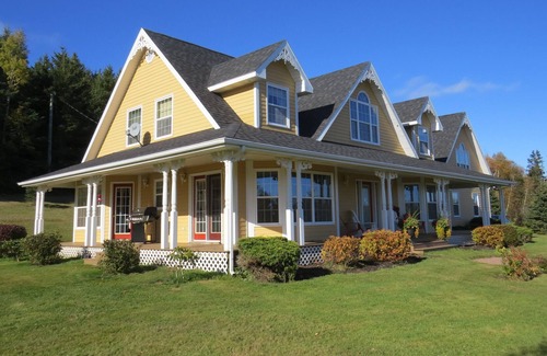 Anne's Land House | Rattenbury Hillside Escape