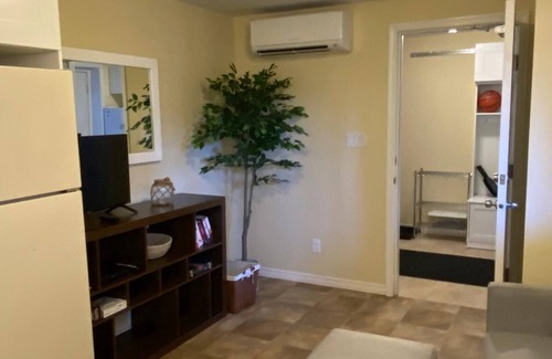 Colwood Apartment | Raven’s Nest – Cozy Lower One‑Bedroom Suite