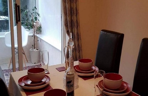 Luton Apartment | Ravenhill House - Huku Kwetu (Luton)