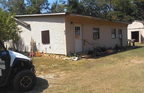 Pine Ridge House | Ravensong is a cozy cabin that borders Ouachita National Forest! Pets allowed